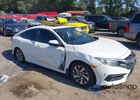 2018 Honda Civic Ex z USA, uszkodzony, nr VIN 19XFC2F75JE014180